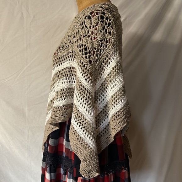 NWOT Hand-crocheted Wool Poncho - S/M - Picture 5 of 6